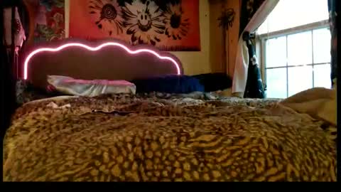 ItsMeMousy online show from February 24, 11:08 pm