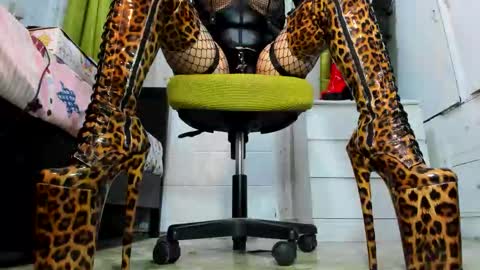 Tiffany online show from November 20, 1:26 am