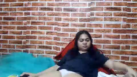 Cutiepie online show from April 25, 1:52 pm