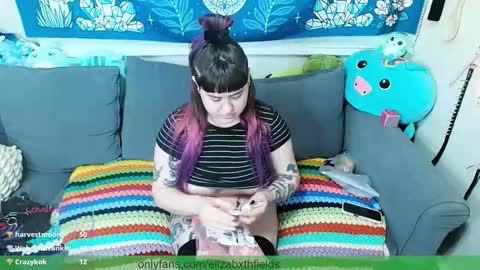 Elizabxth Fields online show from November 10, 6:05 am