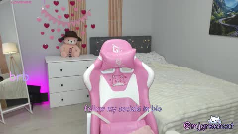 mj  online show from February 13, 6:11 pm