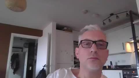 mklondon78 online show from March 12, 8:30 am