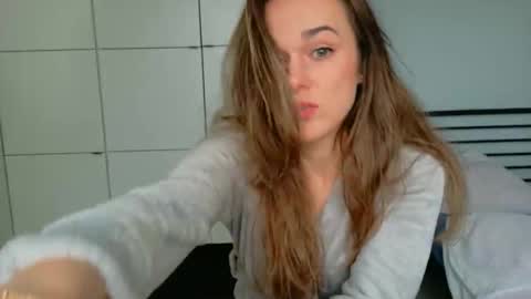 mmminnie online show from March 2, 1:29 pm