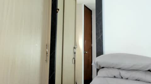  K E L L Y  online show from January 28, 11:50 pm