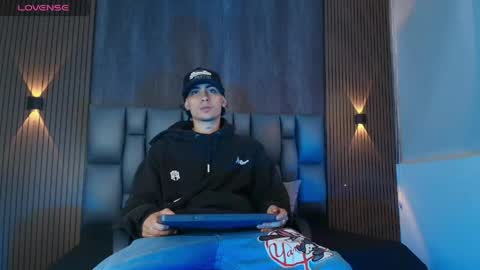 mohamed_malik online show from April 28, 12:42 pm