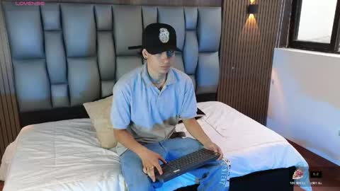 mohamed_malik online show from April 21, 12:56 pm