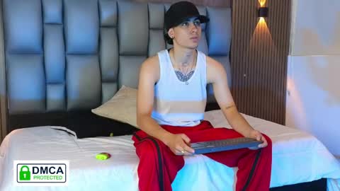 mohamed_malik online show from April 23, 1:24 pm