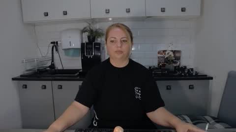 erika online show from September 19, 8:18 am