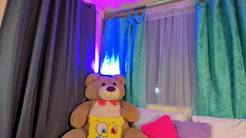 M o L l i E  online show from January 6, 10:14 pm