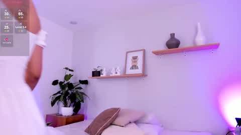 M o L l i E  online show from February 21, 11:01 am