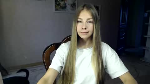 Snapshot of molli_and_tom chatting on October 5, 9:29 am Bitcoin 1P8NuZxsaNsQTx7wJJJ7Ao1mic4nvJPVLC online show from October 5, 9:29 am