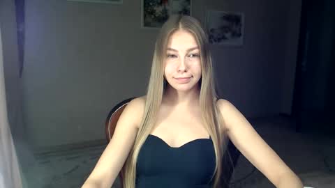 Snapshot of molli_and_tom chatting on October 12, 10:00 pm Bitcoin 1P8NuZxsaNsQTx7wJJJ7Ao1mic4nvJPVLC online show from October 12, 10:00 pm