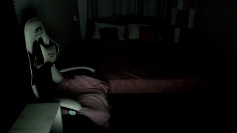 Molly Prvt is open online show from January 14, 9:20 pm