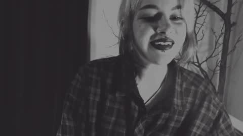 Molly Crow online show from January 25, 11:43 pm