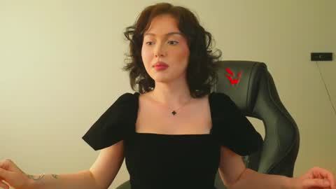 molly_millerr online show from May 22, 3:19 pm