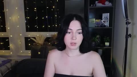 molly_millerr online show from December 13, 10:27 pm