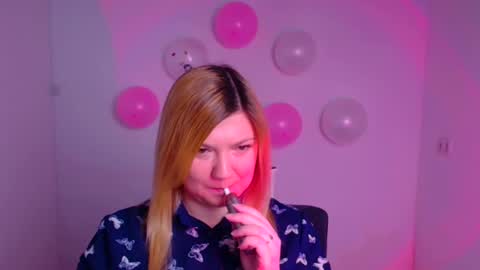 Snapshot of molly_moree chatting on February 15, 6:23 am Molly online show from February 15, 6:23 am