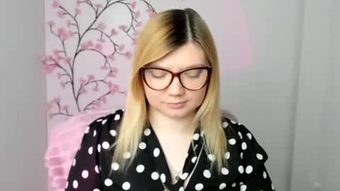 Molly online show from March 31, 11:43 am