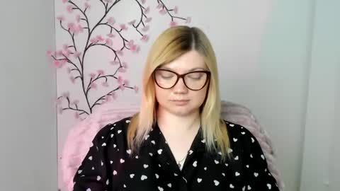 Molly online show from May 11, 4:04 pm
