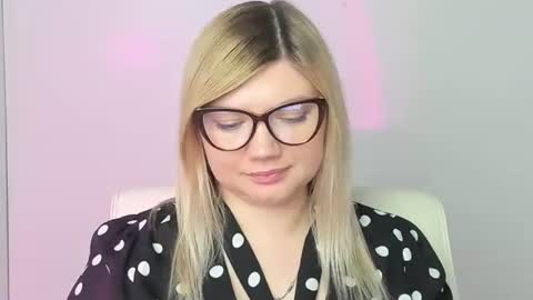 Molly online show from November 11, 1:46 pm