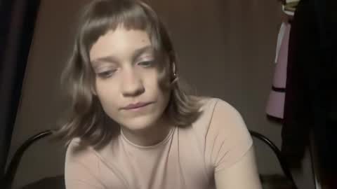 molly_poly online show from April 18, 7:07 pm