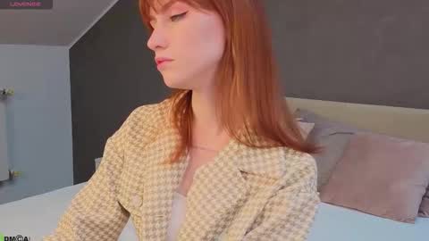 Snapshot of molly_rougge chatting on September 27, 12:19 am Molly online show from September 27, 12:19 am