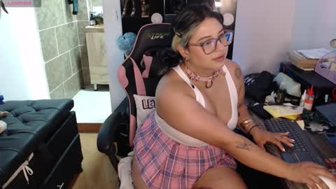 Molly online show from September 18, 6:39 am