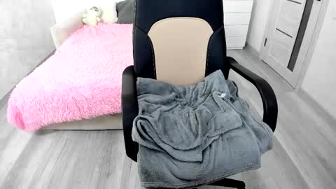 Snapshot of molly_sweetbaby chatting on October 10, 12:22 pm Ill tell you when were private online show from October 10, 12:22 pm