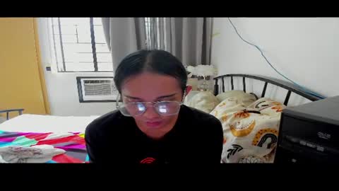 Molly online show from June 9, 8:03 am