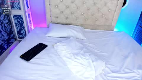 MollyDoll online show from April 15, 2:09 pm