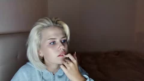 mollyforthenose online show from August 1, 10:33 pm