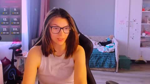  KIRA  online show from June 4, 3:45 am