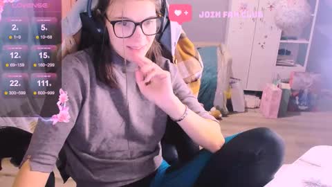  KIRA  online show from November 10, 2:03 am