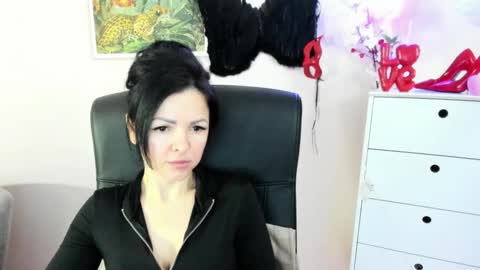 Molly online show from March 5, 8:01 am