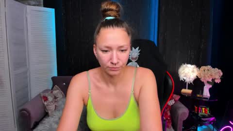 hi im Molly heregreat boobs big heart  warm pussy  online show from November 18, 12:35 am