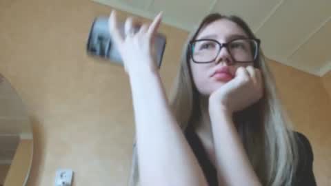 mollyorgazm online show from August 3, 12:33 pm