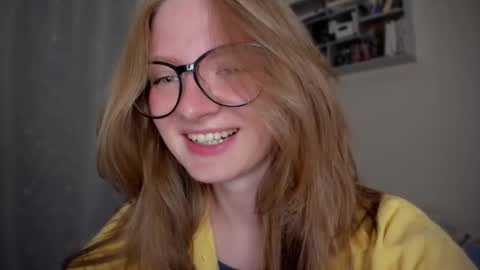 Snapshot of mollytucker chatting on September 9, 4:18 pm mollytucker online show from September 9, 4:18 pm