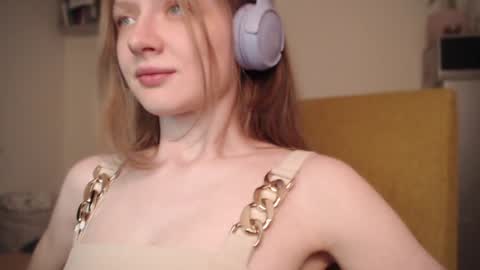 Snapshot of mollytucker chatting on December 21, 3:20 pm mollytucker online show from December 21, 3:20 pm