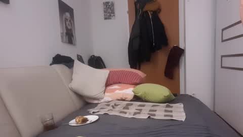 Snapshot of molnaratti14 chatting on February 26, 7:02 am Oszkr online show from February 26, 7:02 am