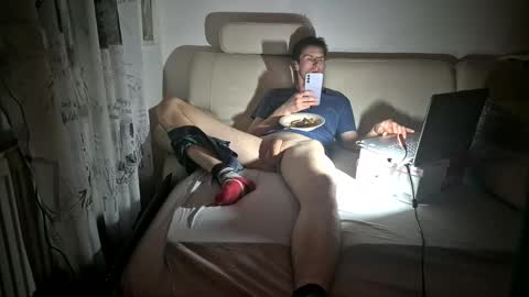 Snapshot of molnaratti14 chatting on December 7, 5:43 am Oszkr online show from December 7, 5:43 am