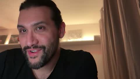 molten_escargot online show from December 16, 10:08 am