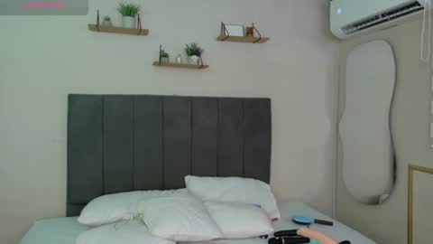 moly_juicy online show from June 11, 12:14 pm