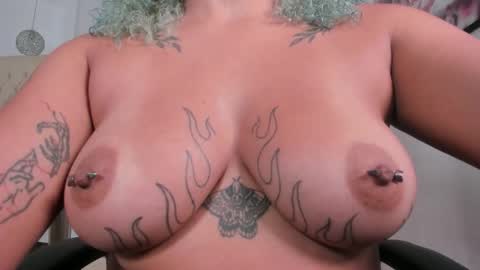 Momo  online show from December 21, 1:28 pm