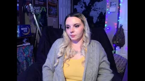 Snapshot of monica_lily chatting on December 2, 4:59 pm Monica online show from December 2, 4:59 pm