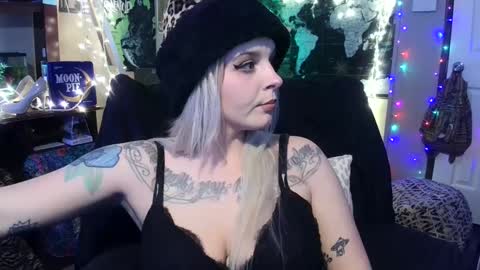 Snapshot of monica_lily chatting on December 20, 5:29 pm Monica online show from December 20, 5:29 pm