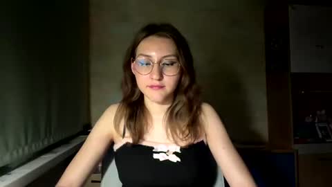Mia online show from June 10, 6:40 pm
