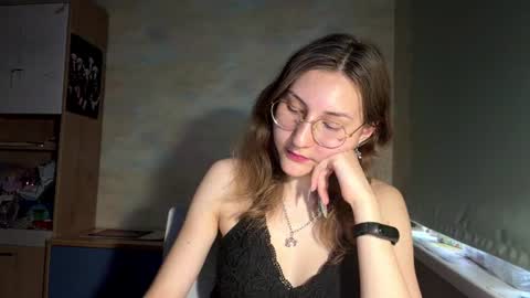 Mia online show from June 15, 4:43 pm