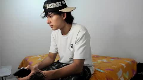 monky_0002 online show from May 7, 9:54 pm