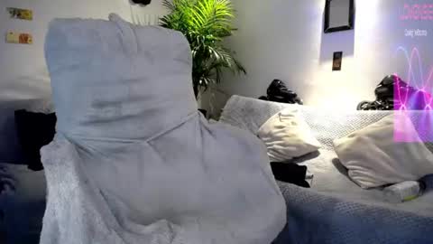 monnojones online show from June 22, 5:31 pm