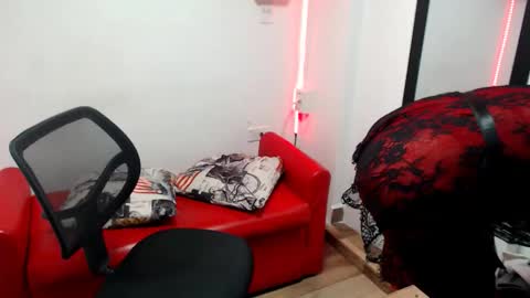 monserrat_diva online show from December 4, 11:59 pm